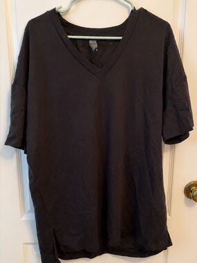 Women’s V-Neck Short Sleeve Shirt - Black